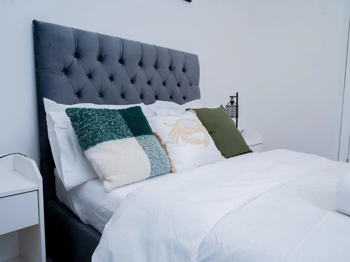 Central Cardiff City Apartment