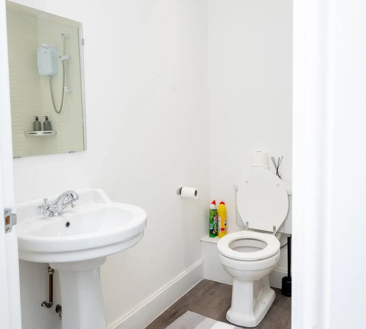 Central Cardiff City Apartment