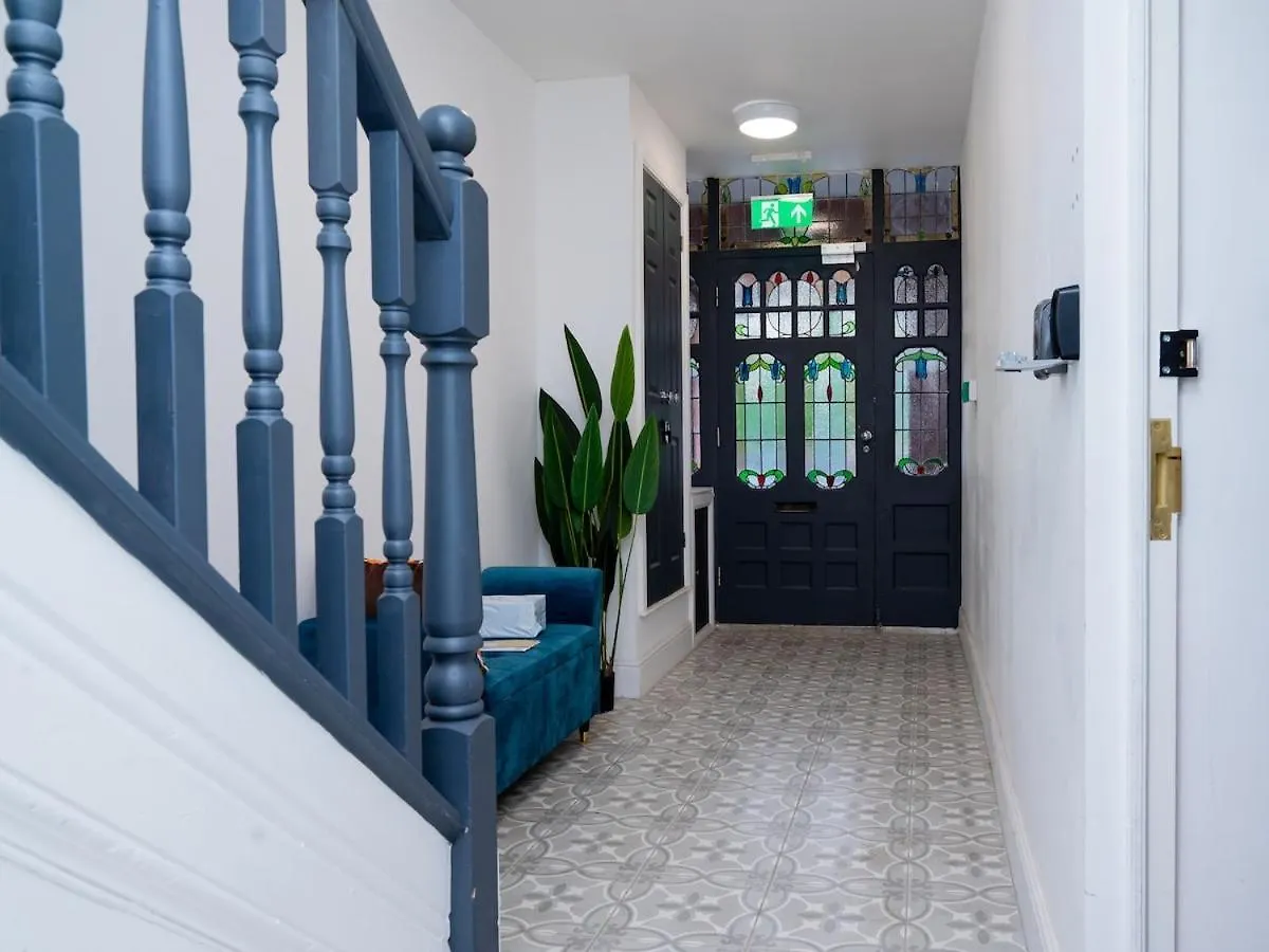 Central Cardiff City Apartment