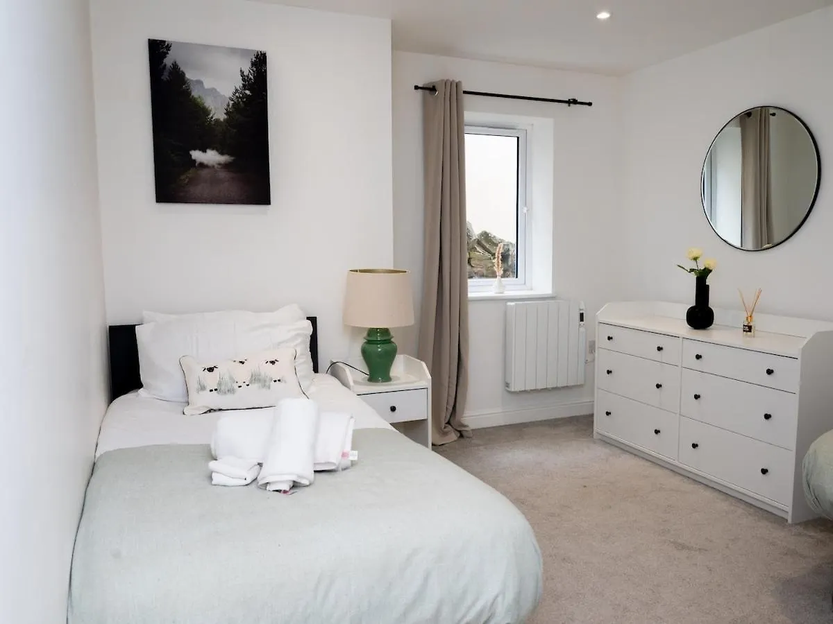 Central Cardiff City Apartment